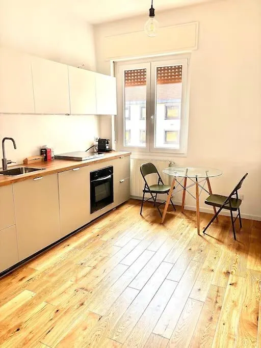 הקונטקטים של Appartment Milano